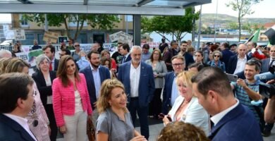 El nuevo tren rápido de Extremadura arranca entre protestas