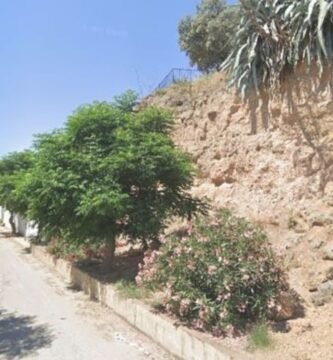 Un niño de 12 años está crítico tras caerse en un desnivel en La Albuera