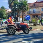 Tractorada en Villanueva de la Sierra por un precio digno de la aceituna