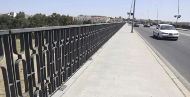 Muere una chica de 20 años en Mérida tras caer del puente Fernández Casado