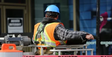 La paradoja de la política obreros votando a partidos de derecha que van contra sus intereses