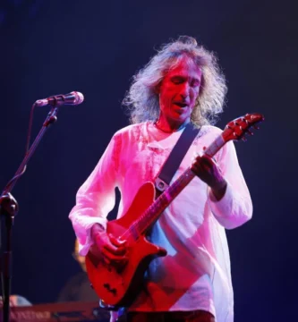 Artista placentino Robe Iniesta, música y opinión