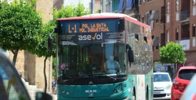 Unidas Podemos y El PSOE reclaman el cobro de los salarios adeudados a los trabajadores del autobús urbano de Plasencia. El gobierno local reconoce el retraso en los pagos y trabaja en su resolución. Entérate de los detalles aquí.