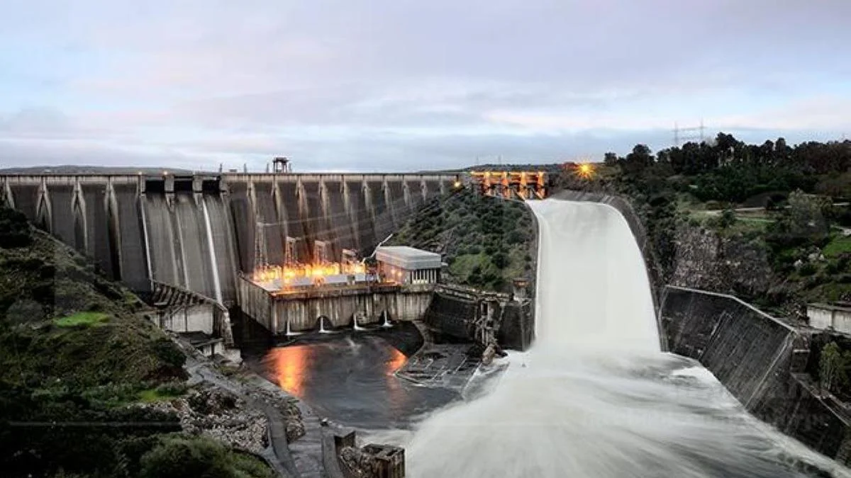 El director de Infraestructuras plantea quitar la propiedad de Alcántara a Iberdrola y compartir agua para riego
