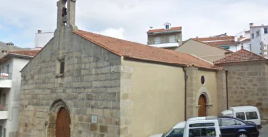 Una mujer saca un machete en la misa de una iglesia en Eljas, Cáceres, y lo lanza contra el Cristo del altar mayor. Afortunadamente, no hubo daños personales. Descubre todos los detalles de este incidente en el artículo.