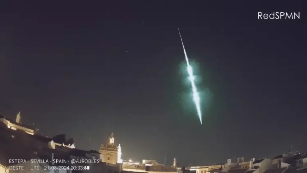 Espectacular avistamiento de una bola de fuego ilumina el cielo de Extremadura y Andalucía