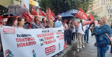 CCOO se moviliza en Badajoz para exigir el control de las horas extras no pagadas