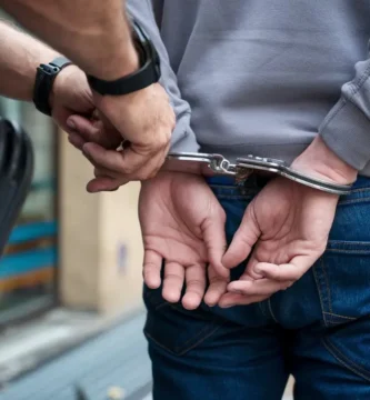 Hombre detenido por la muerte de un niño de 2 años hijo de su pareja