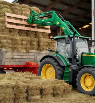 Muere un joven de 24 años aplastado por una alpaca de paja en Villar del Rey 