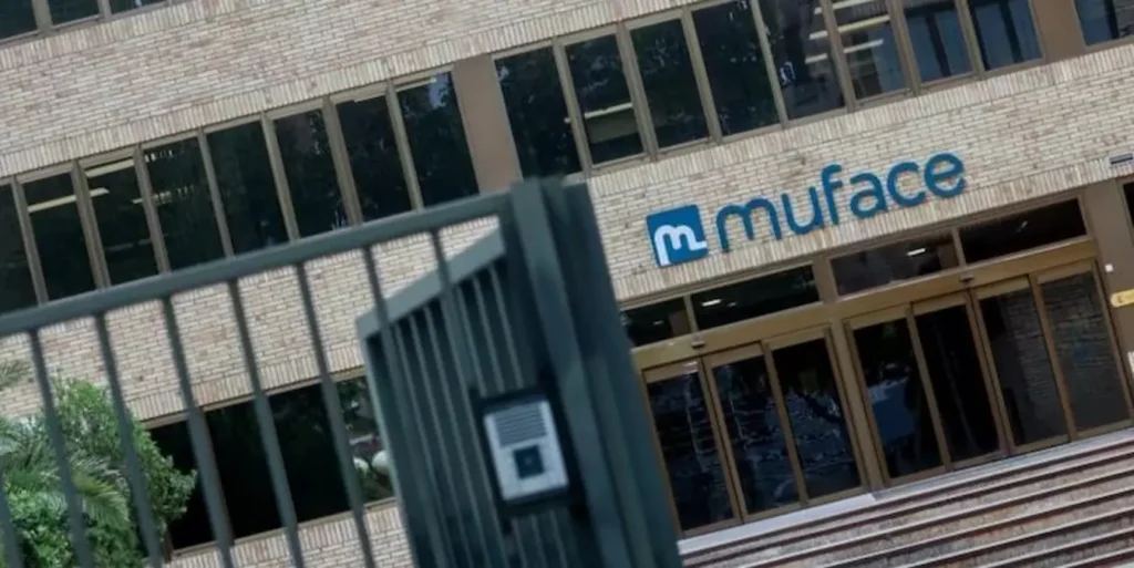 Adeslas Rechaza Renovar con Muface: Medio Millón de Funcionarios en Riesgo de Quedarse Sin Sanidad