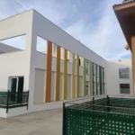 Inaguración de nuevo Colegio de San Miguel en Plasencia con crítica incluida