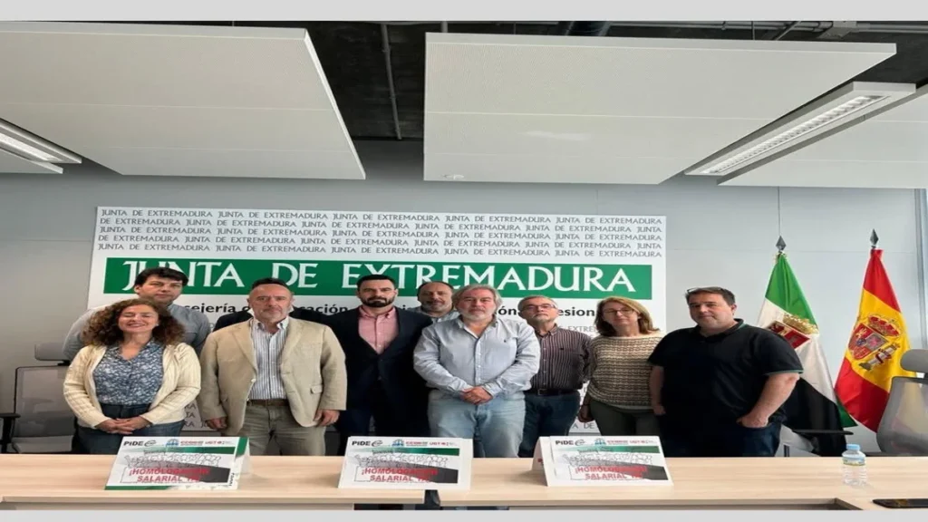 Desalojados Representantes Sindicales en Extremadura por la Policía Durante Protesta por la Homologación Salarial Docente
