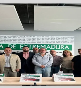 Desalojados Representantes Sindicales en Extremadura por la Policía Durante Protesta por la Homologación Salarial Docente