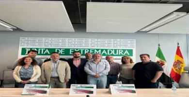 Desalojados Representantes Sindicales en Extremadura por la Policía Durante Protesta por la Homologación Salarial Docente
