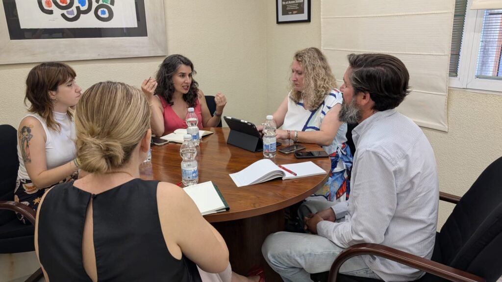 María Berrocal e Irene de Miguel refuerzan la defensa del derecho a la vivienda y la memoria histórica en Extremadura