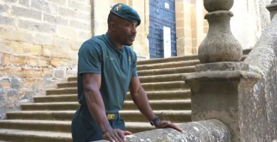 La Increíble Odisea de Jean Paul: De la Patera a la Guardia Civil y Filología