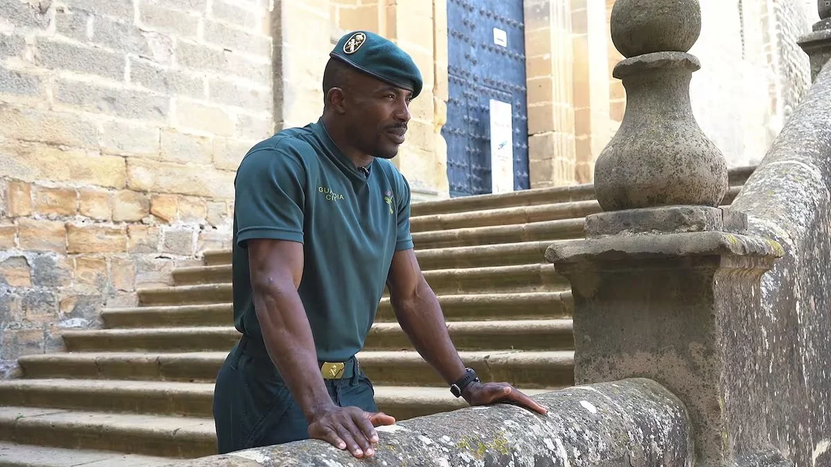 La Increíble Odisea de Jean Paul: De la Patera a la Guardia Civil y Filología