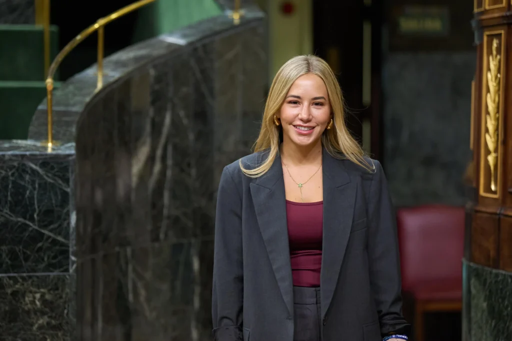 La Caída de Noelia Núñez: Crónica de una Dimisión Forzada por la Polémica de su Currículum