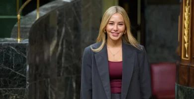 La Caída de Noelia Núñez: Crónica de una Dimisión Forzada por la Polémica de su Currículum