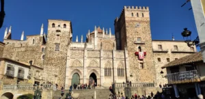 Celebración y Récord Turístico en Extremadura: El 12 de Octubre