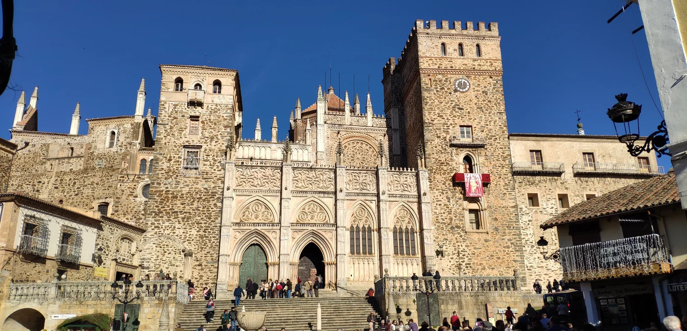 Celebración y Récord Turístico en Extremadura: El 12 de Octubre